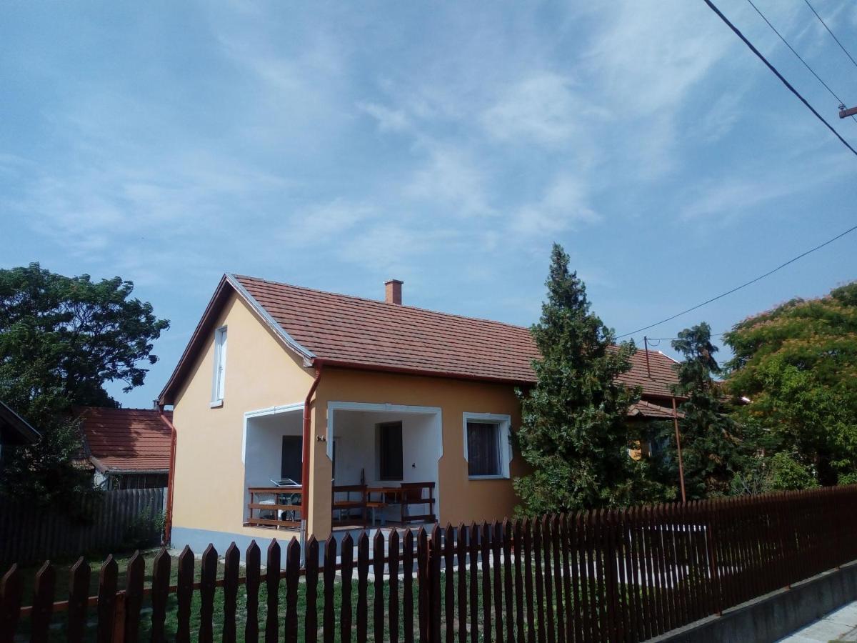 Abadi Karmazsin Haz Villa Abadszalok Ngoại thất bức ảnh