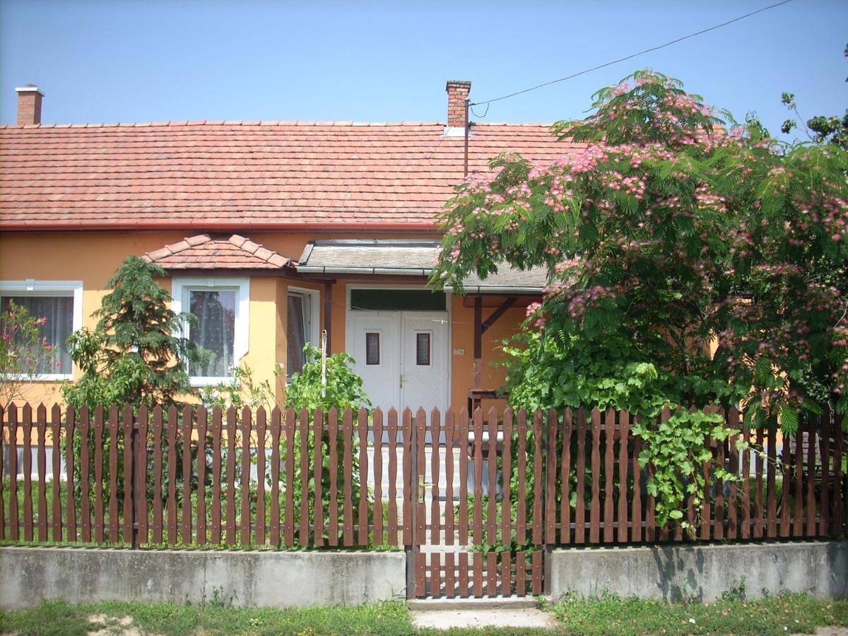 Abadi Karmazsin Haz Villa Abadszalok Ngoại thất bức ảnh